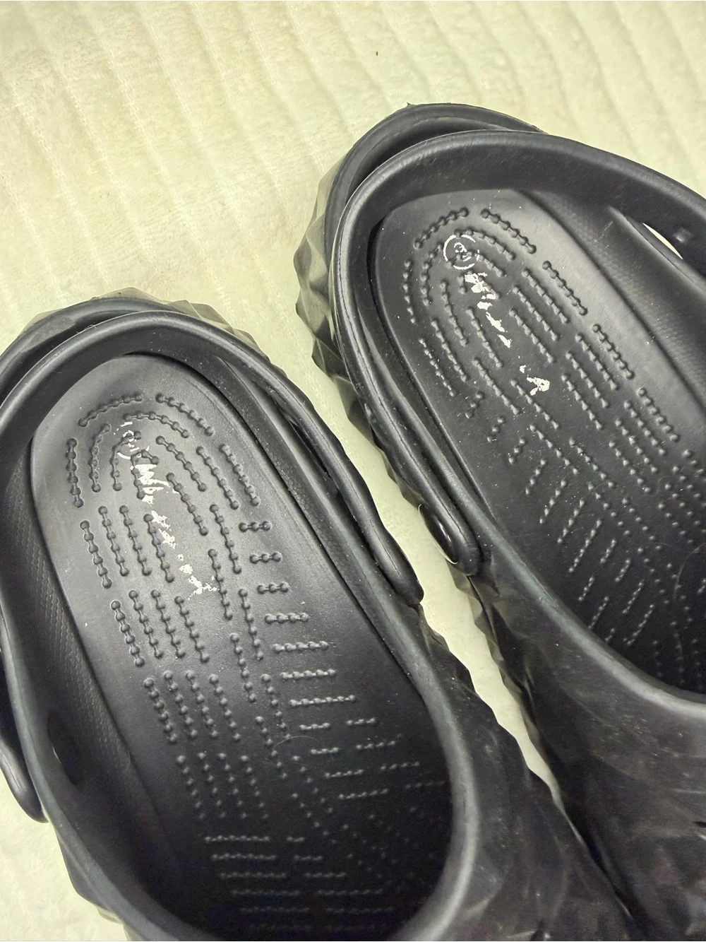 Crocs Black Textured Clog Sandals with Charms - Size 40 / US 9